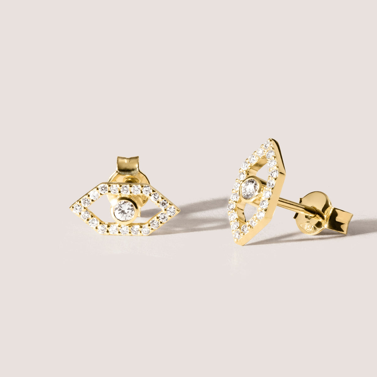 Kleiner Nazar Ohrstecker mit Pavé-Diamanten – EYE ME MINI