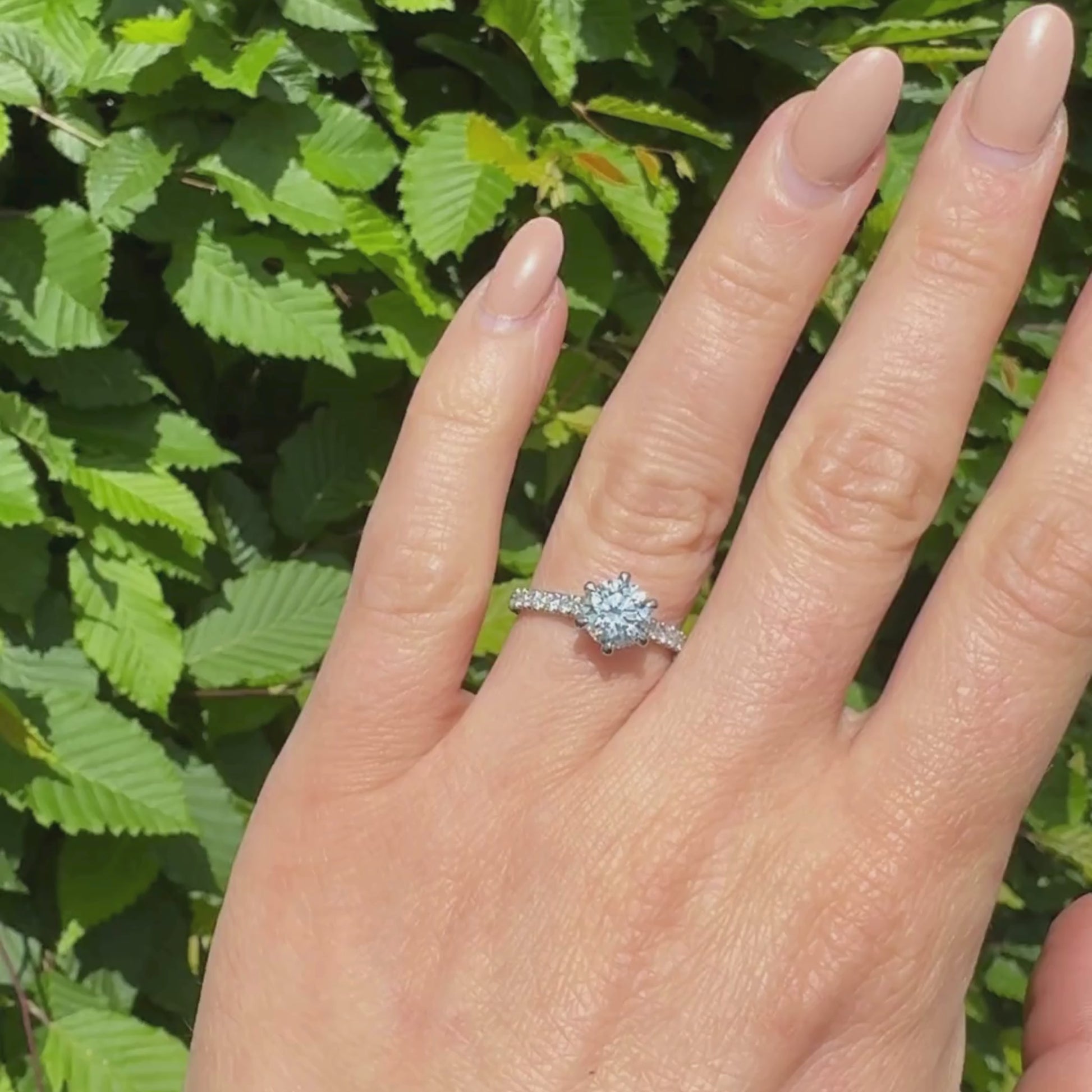 Tuba Verlobungsring 1 Karat Brillant Diamant Ring in Platin von Ilikoez