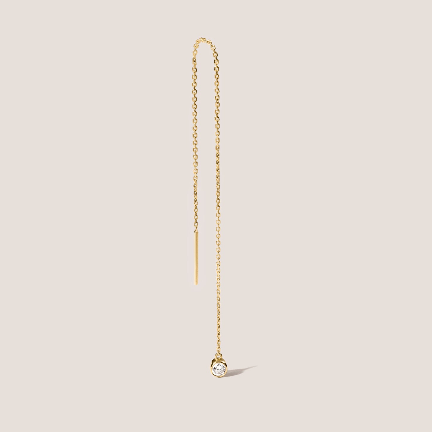Minimalistische Diamond Threader Earrings aus 18K Gold mit 2,8 mm Diamant in Bezelfassung von ILIKOEZ
