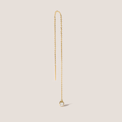 Minimalistische Diamond Threader Earrings aus 18K Gold mit 2,8 mm Diamant in Bezelfassung von ILIKOEZ