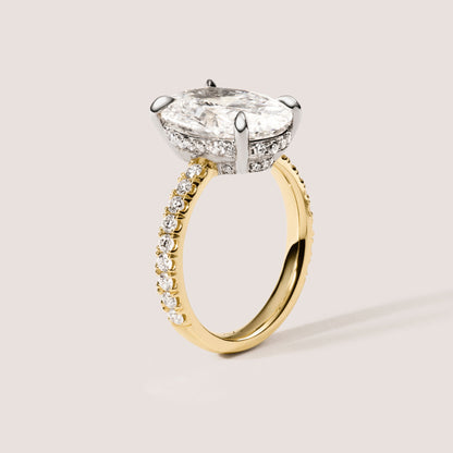 Ovaler Diamant Ring mit Hidden Halos Hailey Bieber Engagement Ring