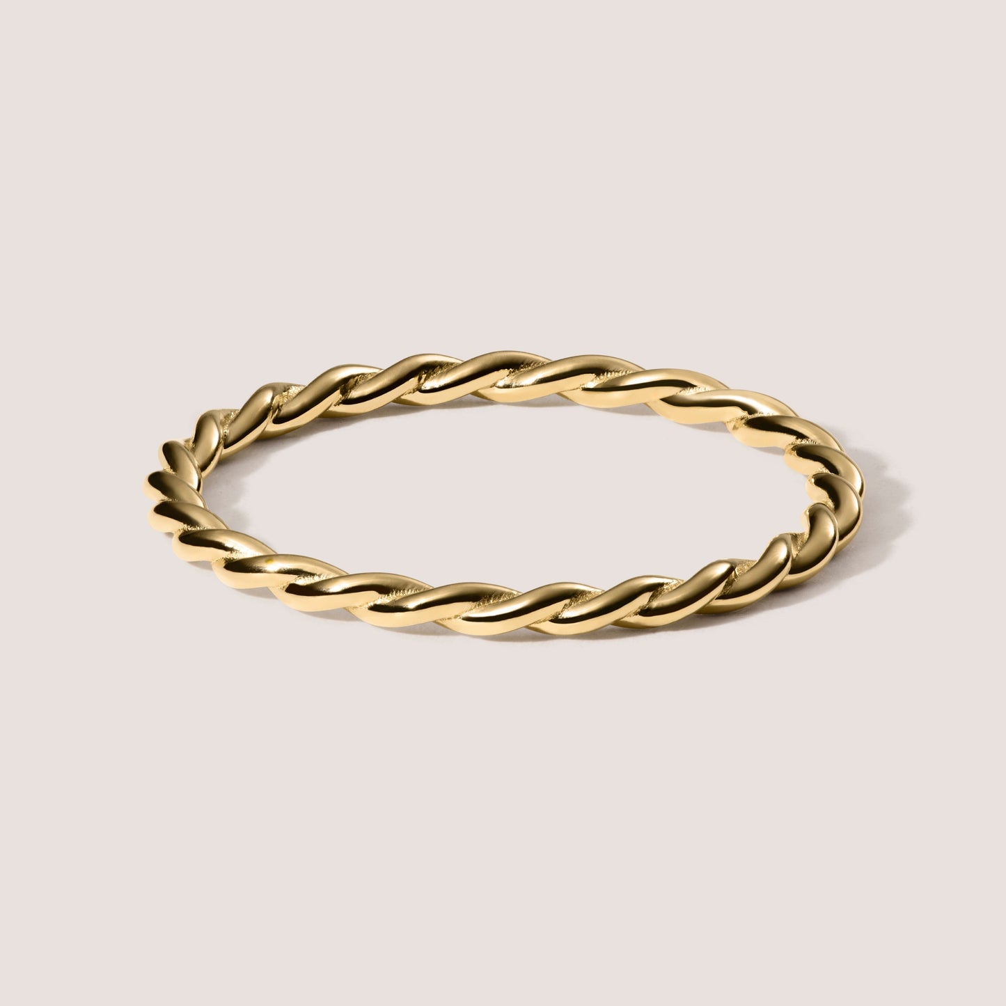 Twisted Goldring by Ilikoez, ein Kordelring handgefertigt in 18K Gold