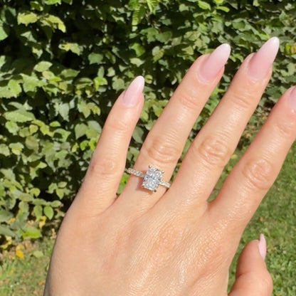 Eckiger 2 Karat Radiant Diamant Verlobungsring in 18K gold mit Labordiamant by Ilikoez